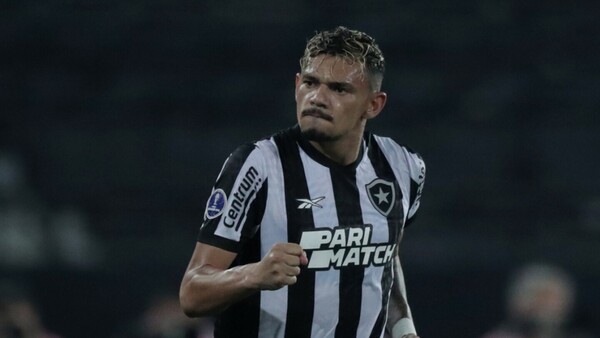 Botafogo mantiene su ventaja como líder pero su goleador se lesiona