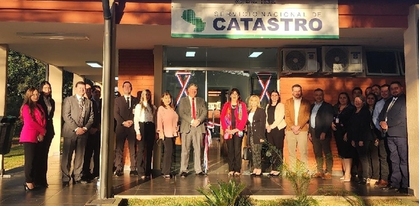 Catastro inaugura renovada agencia regional para atención en Ciudad del Este