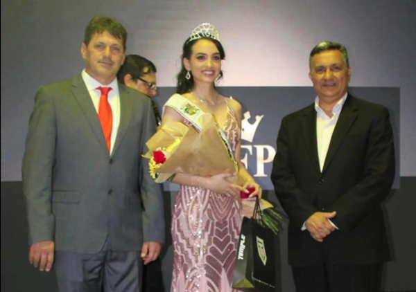 La Federación de Fútbol de Paraguarí realizó su elección y coronación de reina.