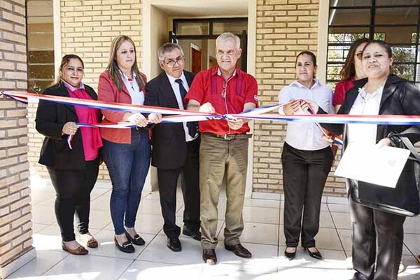 Intendente de Hernandarias inaugura importantes obras y entrega equipamientos en instituciones educativas del municipio | DIARIO PRIMERA PLANA