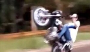 Muere motociclista de 18 años tras hacer “acrobacias” sobre la ruta - Noticiero Paraguay