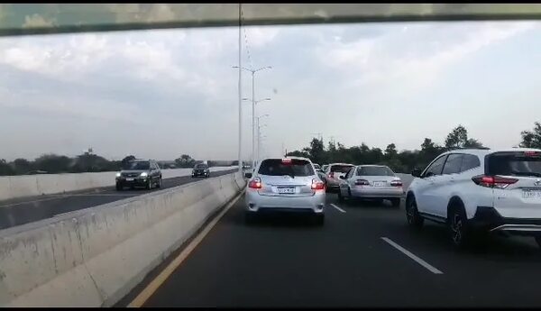 Lunes de furia en tránsito de Asunción: congestión en varios puntos de acceso a la capital - Nacionales - ABC Color