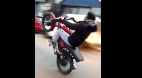 Joven motociclista fallece tras hacer “willy” mortal - Radio Imperio 106.7 FM