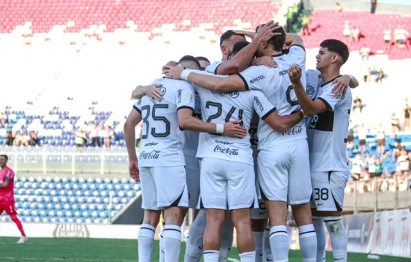Olimpia gana el clásico más añejo en un partido con ocho goles
