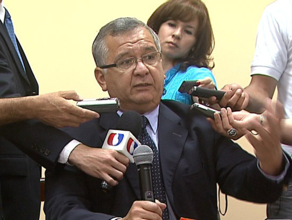 Efraín Alegre judicializará la decisión de separar a este de la presidencia del directorio