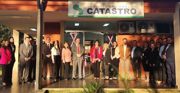 Catastro inaugura renovada agencia regional para atención en Ciudad del Este