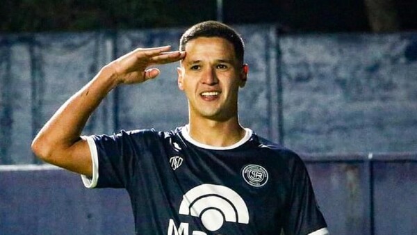 Alex Arce marca de nuevo y toca la puerta de la historia en Rivadavia