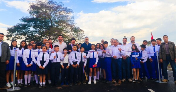 Abdo Benítez encabezó la inauguración de las mejores viales en Villa Franca