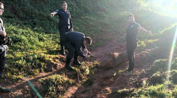 Expolicía fue asesinado de varias puñaladas por su compañero de tragos - Noticiero Paraguay