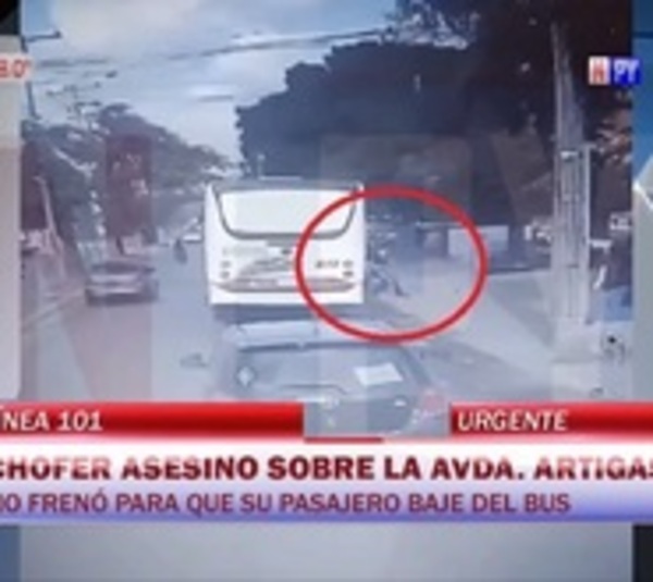 Pasajeros tuvieron que saltar de un colectivo que no frenó en la parad - Paraguay.com