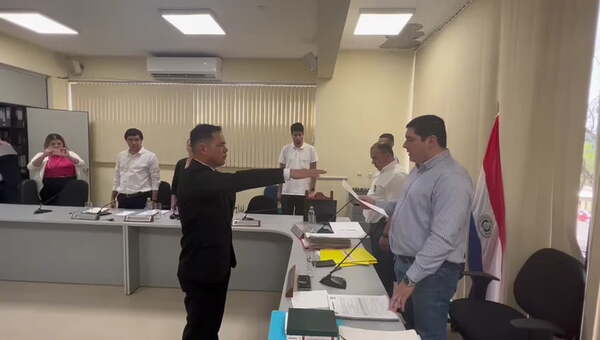 Pese a impedimentos legales, Richard Navarro asume como Concejal Municipal - Noticiero Paraguay