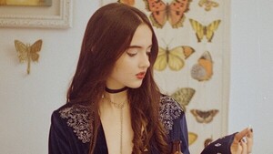 Ana Blosset lanzó su nuevo tema Falling Apart