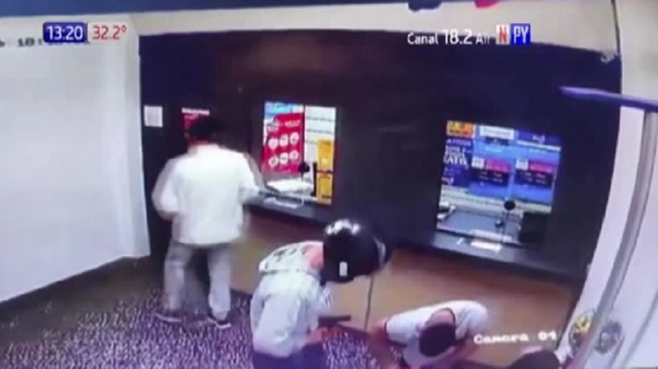 Luque: Asaltan a clientes de un local de cobranzas - Noticias Paraguay