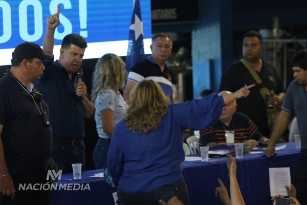 Diario HOY | Aranda habla tras incidente con Efraín: "Manejó la convención de manera dictatorial"