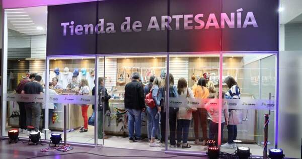 Habilitan renovada tienda de artesanos en Centro de Recepción de Visitas de ITAIPU