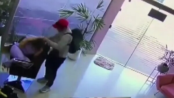 Video capta violento asalto a una peluquería en Ciudad del Este