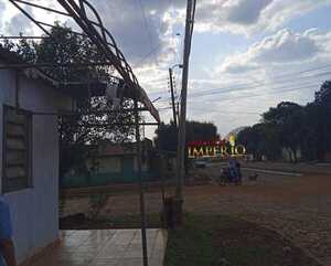 Pobladores del barrio San Juan Neuman temen que columna de la ANDE caiga - Radio Imperio 106.7 FM