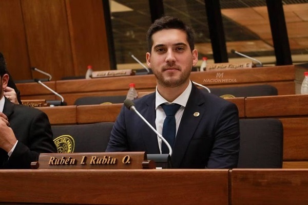 Diputado del Parlasur: ¿Cobro ilegal de peaje en Hidrovía?