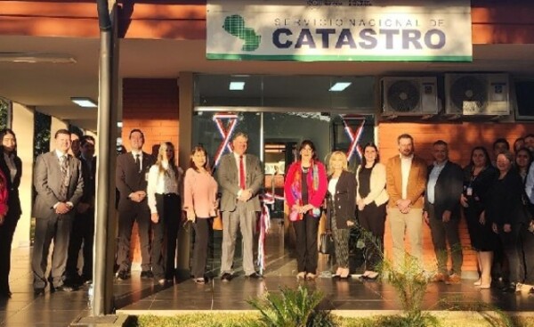 Catastro inaugura renovada agencia regional en CDE