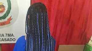 Mujer llevaba tocos de crac entre las trenzas de su cabello y fue detenida en Puerto Casado