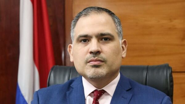 Confirman a Marco Elizeche como ministro interino de Hacienda