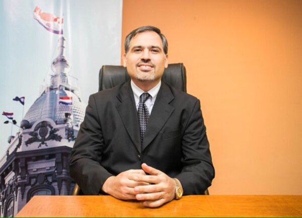 Diario HOY | Designan a ministro interino de Hacienda tras renuncia de Llamosas