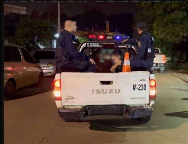 La poli los agarró por bochincheros y sus “peor es nada” armaron más sarambi