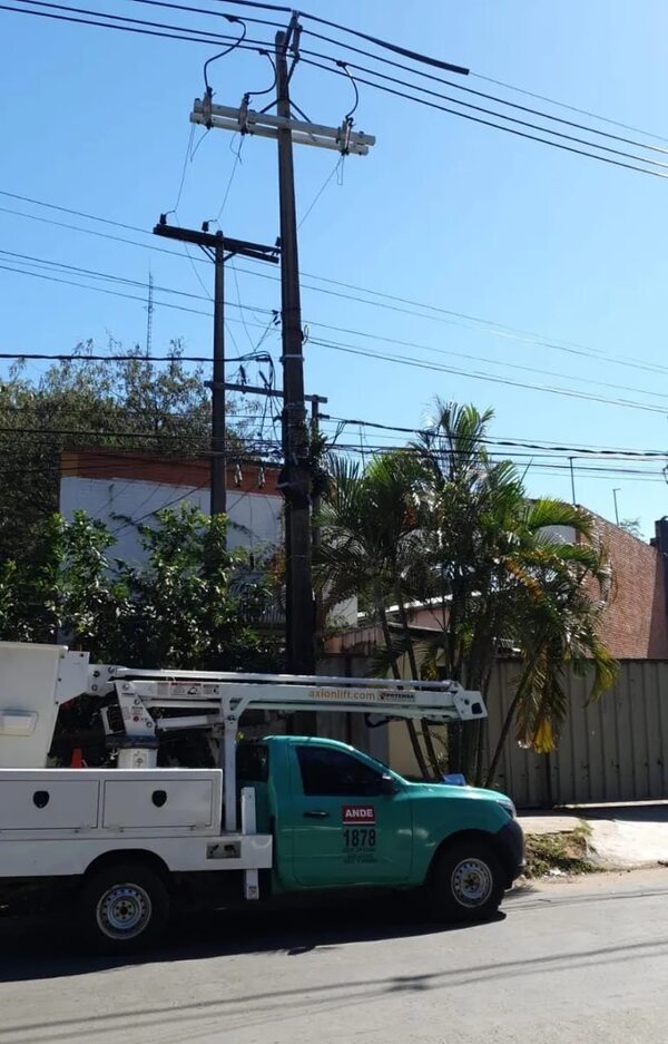 ANDE intervino tres conexiones irregulares, que suman millonarias multas - Economía - ABC Color