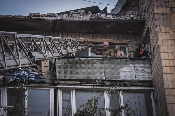 Cinco muertos tras ataque de misiles rusos contra edificio en el este de Ucrania - Mundo - ABC Color