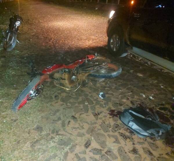 Dos péndex en motos se reventaron de frente entre ellos; uno falleció