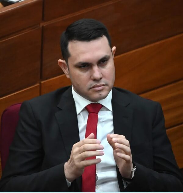 Comisión del Senado dictaminará renuncia de Hernán Rivas ante el JEM - Política - ABC Color