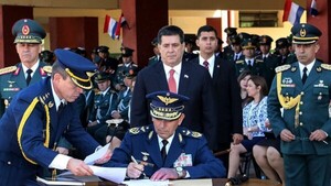 Exigencia de Cartes podría desatar una fuerte crisis interna en FFAA