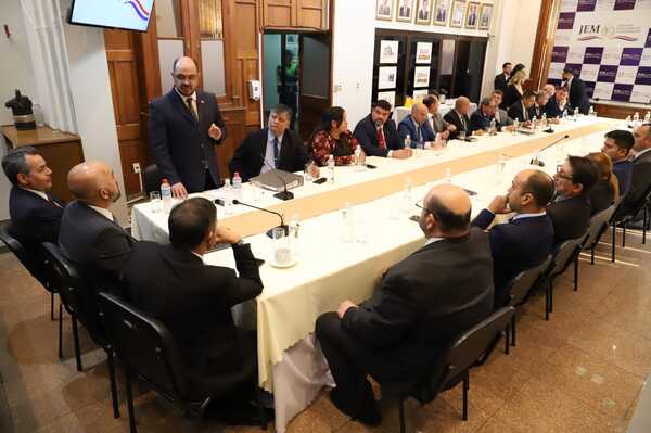 Gremios de abogados solicitan al Jurado investigar a jueza Salomón
