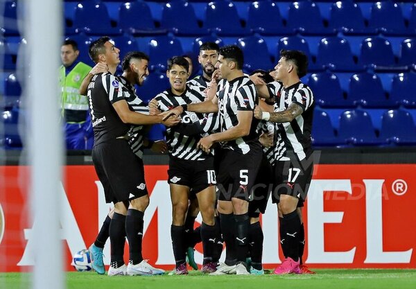 Versus / Libertad va por la heroica y el pase a cuartos de la Copa Sudamericana 2023