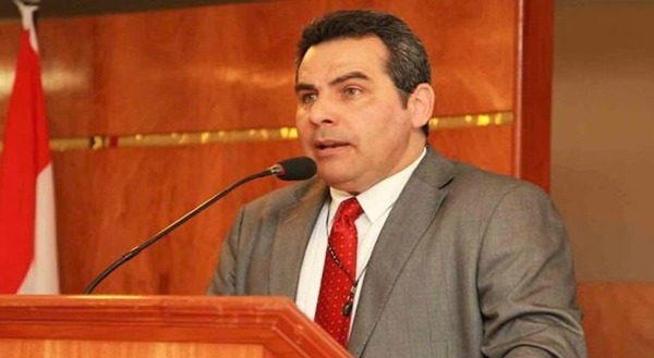 Diario HOY | Kronawetter solamente está completando el periodo de Seifart, alegan