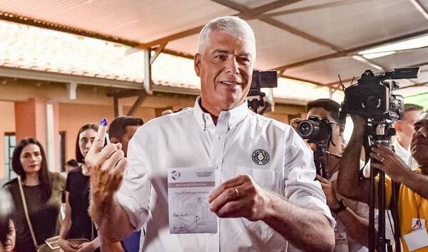 Chauchesku: Arnoldo presentó su renuncia como consejero de Itaipú
