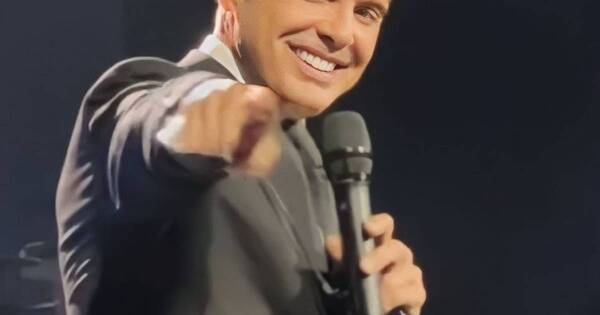 La Nación / Amenazan con demandar a Luis Miguel por emplear dobles en Argentina