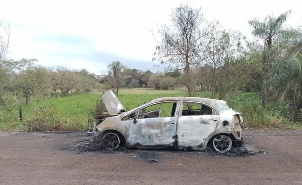 Escobar: incendian automóvil hurtado en Limpio y descartan que guarde relación con el asesinato del suizo y del policía - Nacionales - ABC Color
