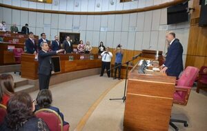 Diario HOY | Kronawetter se atornilla al cargo, pese al anuncio de Peña