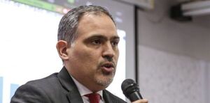 El Poder Ejecutivo design贸 a Marco Elizeche como ministro interino de Hacienda - Revista PLUS