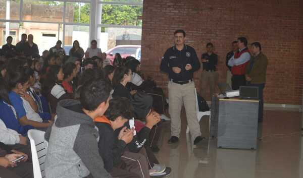 Estudiantes de colegios de San José, participan de jornada sobre el peligro de la drogadicción - Noticiero Paraguay