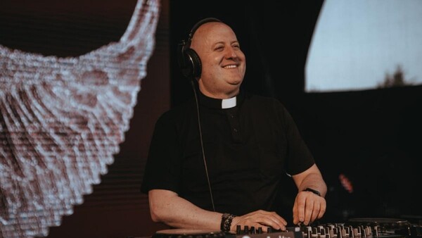 El cura DJ que amenizó la jornada mundial con el papa Francisco