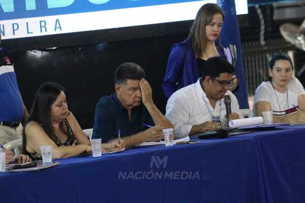 Diario HOY | Manotazo de ahogado de Efraín en busca de revocar su destitución