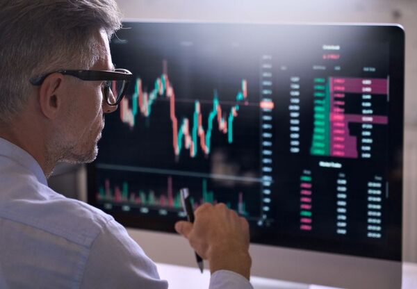 El mercado de valores de EE.UU cierra la jornada a la baja, dentro de un contexto inestable - MarketData