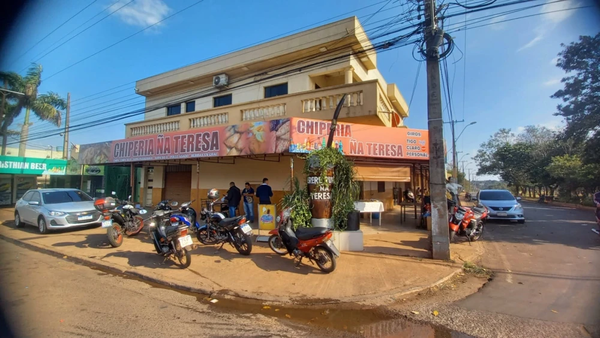 Delincuentes asaltan conocida chipería - Oasis FM 94.3