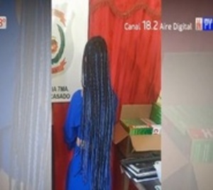Detienen a mujer por llevar crac entre sus trenzas - Paraguay.com