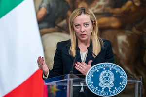 Italia aprueba impuesto del 40 % sobre beneficios extraordinarios de bancos y caen sus acciones
