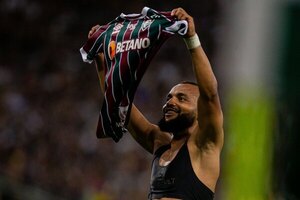 Versus / Fluminense sufre pero derrota a Argentinos y espera en cuartos por Olimpia o Flamengo