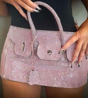Nueva tendencia de moda: carteras como minifaldas | OnLivePy