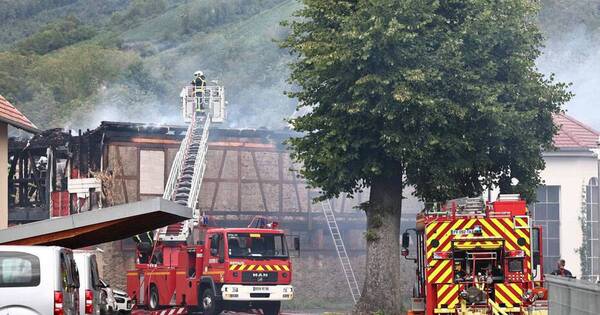 La Nación / Decena de muertos por incendio en albergue en Francia